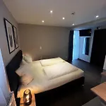 Mala Me Hotell *